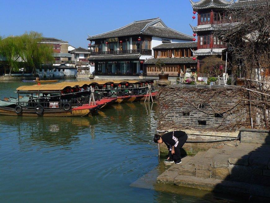 建议法定结婚年龄降至18岁,你觉得这能根本意义上解决低生育率吗?-全球顶级问答平台